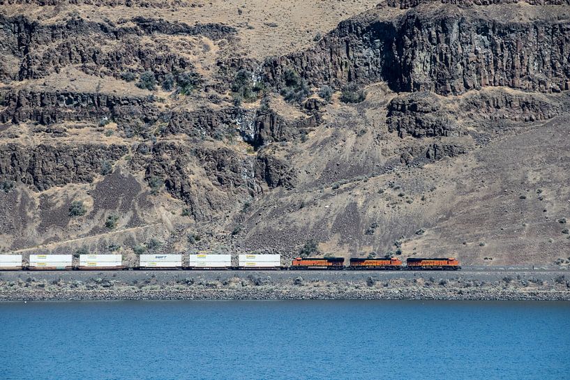 Trein langs Hood River van Jan-Thijs Menger