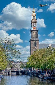 Niederländische Dakota über dem Westertoren in Amsterdam