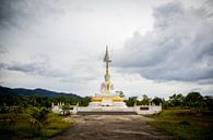 Tempel in Khao lak Thailand van Lindy Schenk-Smit thumbnail