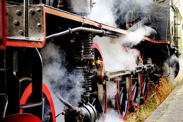 Dampflokomotive vollfarbig rechts.