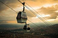 Seilbahn bei Sonnenuntergang in Medellín von Lucas De Jong Miniaturansicht