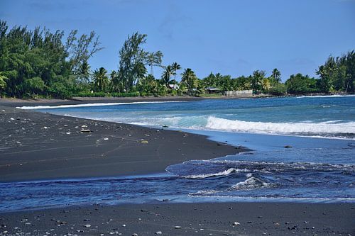 Black sand bay