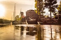 Oude Hollandse schepen op de Turfsingel in Gouda