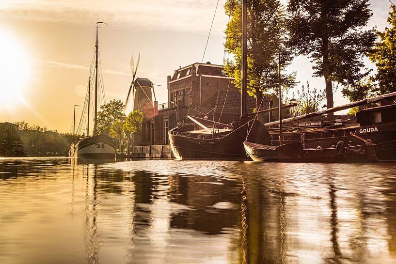 Old Dutch ships on the Turfsingel in Gouda by Lima Fotografie