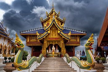 Was Ban Den: Goldglanz unter dem dunklen Himmel