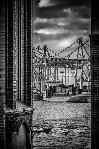 Photography Hamburg - Architecture - View of the container terminal Toller Ort in Hamburg by Ingo Boelter