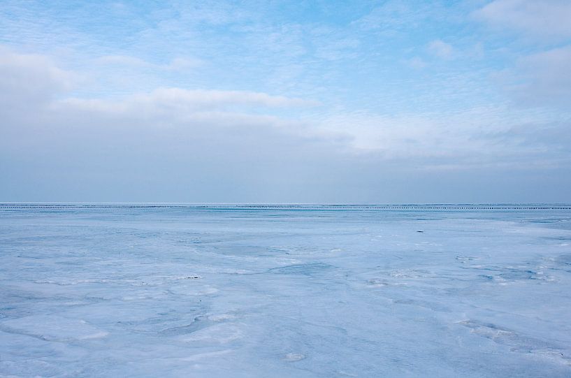 Eingefrorenes Wattenmeer 2 von Bo Scheeringa Photography