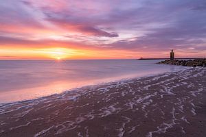 Coucher de soleil rose sur le Brouwersdam