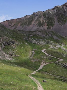 Passo del Tonale | Italien | Alpen | Berge | Schnee | Nebel | Bergsee von Nicole Van Stokkum