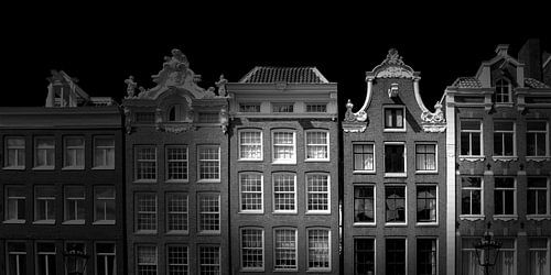 Façade d'Amsterdam (en noir et blanc)