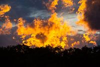 Naturschauspiel aus Abendsonne und Wolken