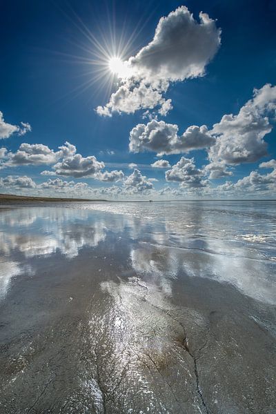 Eb op de Waddenzee bij Koehool met wolkenspiegel von Harrie Muis