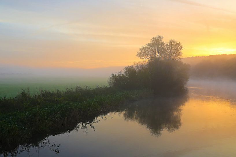 Bunter Sonnenaufgang mit Nebel von Bernhard Kaiser