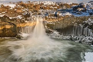 Aldeyjarfoss bij zonsondergang van Gerry van Roosmalen