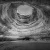 Bengali Höhle mit Strand an der Algarve in schwarzweiss. von Manfred Voss, Schwarz-weiss Fotografie
