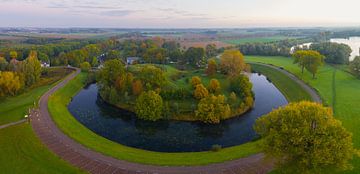 Fort Vuren in de herfst uit de lucht van Patrick van Oostrom