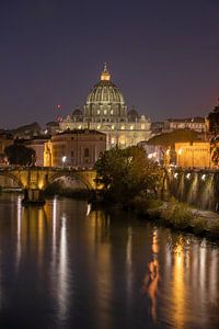 Rome - Vue sur le Tibre jusqu'à la basilique Saint-Pierre