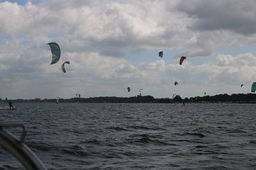 Kitesurfers van Rosalie Broerze