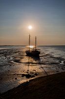 Drooggevallen zeilboot op Terschelling