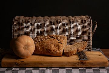 Stilleben mit Brot von Coby Bergsma