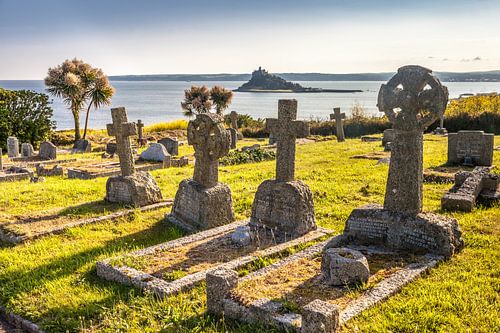 Oude begraafplaats van Marazion en uitzicht op St Michael's Mount