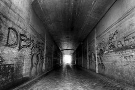 Dunkler Tunnel von Mark Bolijn