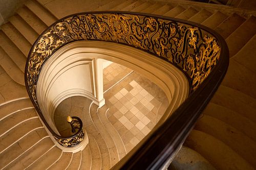 Wendeltreppe hinunter zum Licht in Nancy