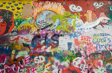 John Lennon muur in Praag, Tsjechie van Joost Adriaanse