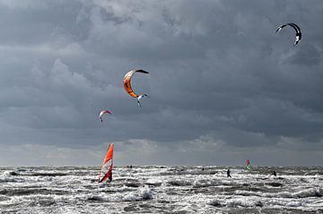Kitesurfen in St. Peter-Ording; Duitsland van Karsten Rahn