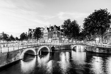 Keizersgracht in Amsterdam in de avond - Monochroom