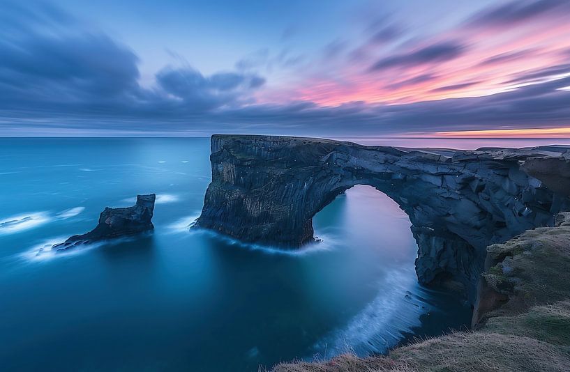 Glühende Felsen am Meer von fernlichtsicht