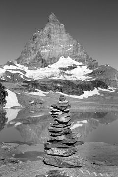 Stone man in front of the Matterhorn by Menno Boermans