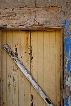 Vervallen deur in Algarve.