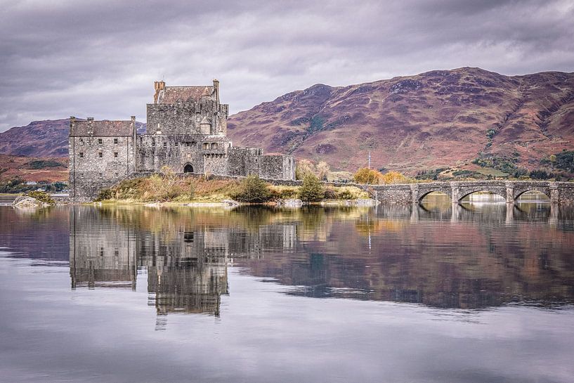 Sereen Avondlicht bij Eilean Donan Castle van Ben De Winter