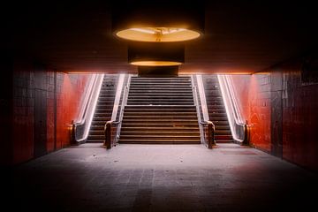 Berlijn - Beroemde metro op Messedamm van Gentleman of Decay