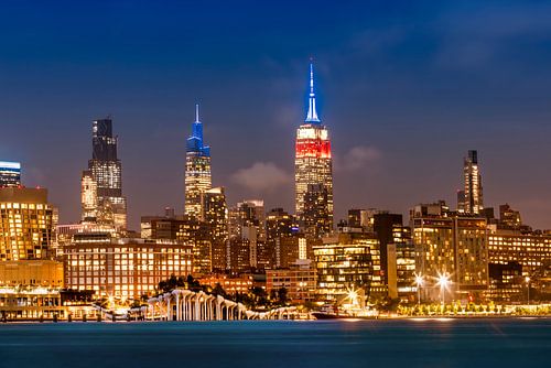 Indrukwekkende skyline van het centrum van Manhattan met Little Island