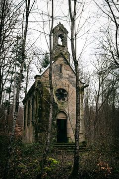 Urbex - Verlaten kapel in Frankrijk van Vivian Teuns
