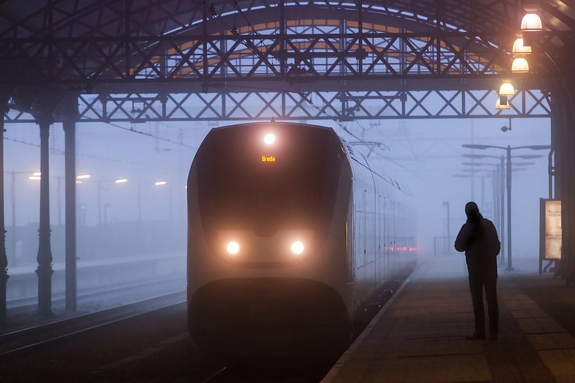 Dense fog at The Hague Holland Spoor train station in The Hague by Rob Kints