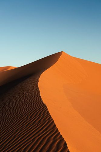 Zandduin in de Sahara-woestijn, Marokko van Mark Wijsman