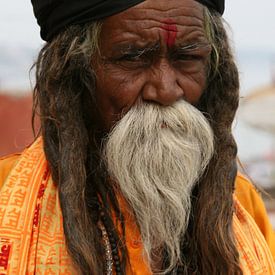 Priest of Varanasi van Ron Dijkstra