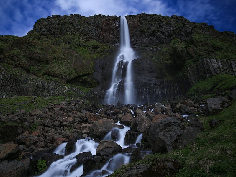 Bjarnarfoss waterval, Snaefellsnes, IJsland van Pep Dekker