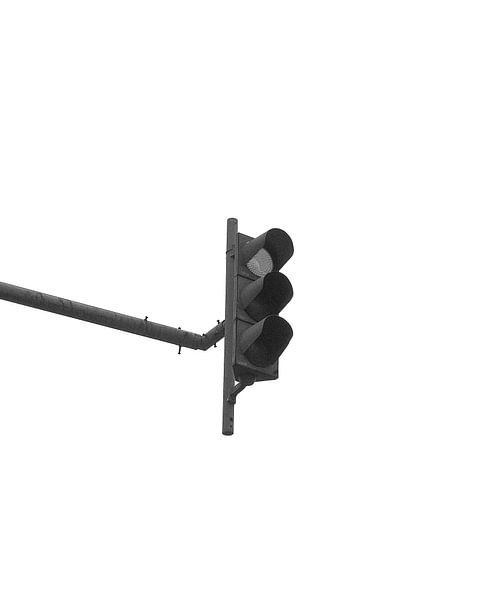 eine schwarz-weiße Ampel von Galuh Pambuka