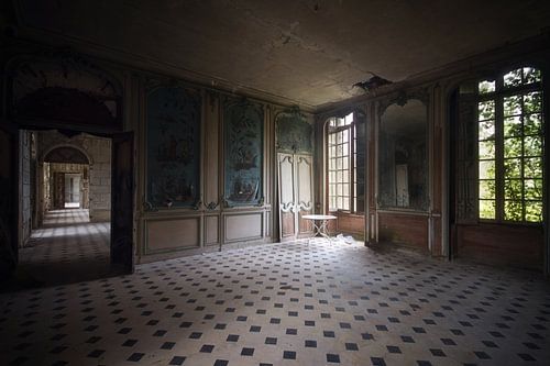 Chambre abandonnée dans un château.