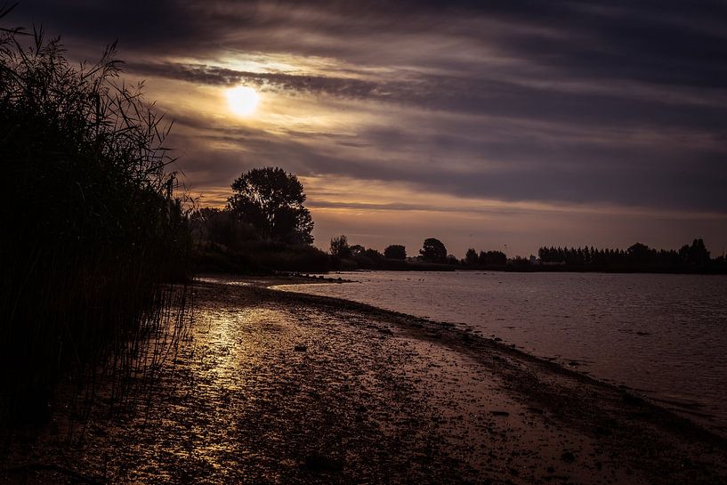 Sunrise along the river Lek by Tina Linssen