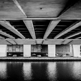 Under the bridge von Gina Soraya Kosman