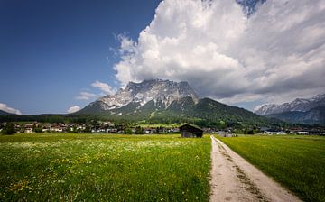 Ehrwald een dorp aan de voet van de Zugspitze van Bo Scheeringa Photography