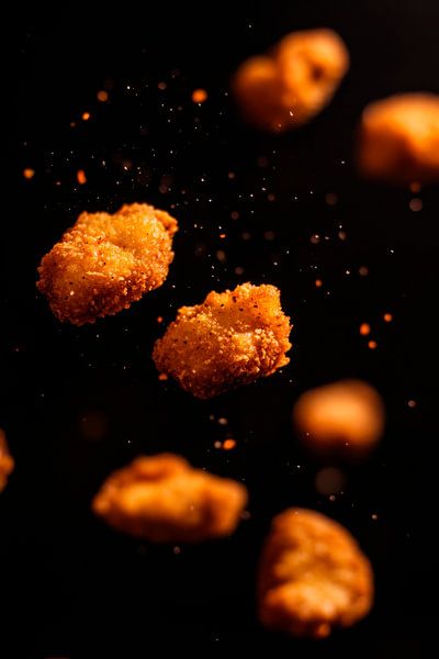 Des morceaux de poulet croustillants à l'air libre par Poster Art Shop