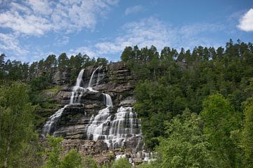 Norwegen, der schöne Wasserfall Tvindefossen von PV Fotografie