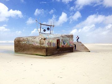 Bunker sur la plage sur Hans van Ewijk