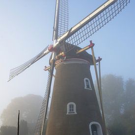 Zoelense molen uitgelicht in de mist van Geert Jan Klinkhamer